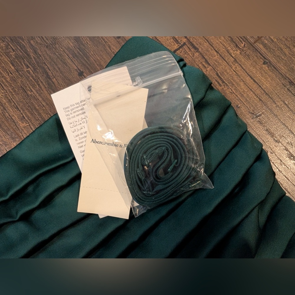Abercrombie & Fitch Emerson‎ Ruched Strapless Satin Emerald Green Jumpsuit NWT - Picture 6 of 12